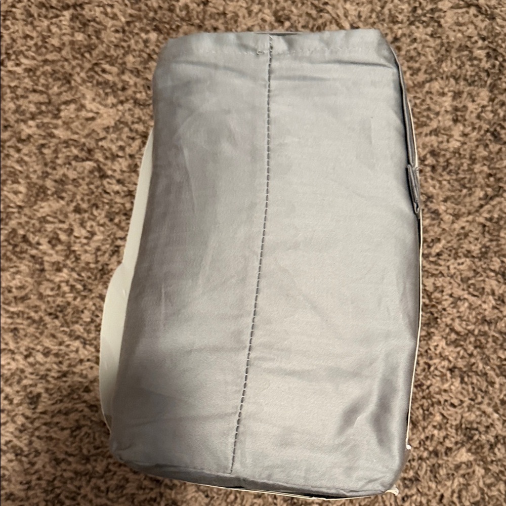 Threshold Soft Gray Fitted Sheet king - Picture 3 of 4